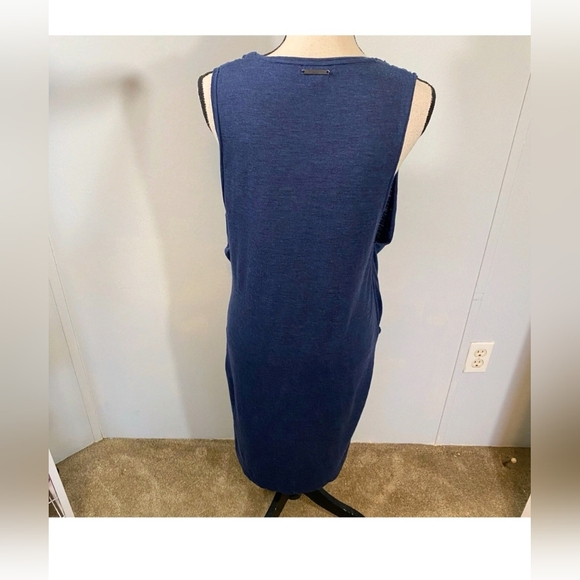 Elegant Blue Sleeveless Dress - Picture 5 of 9